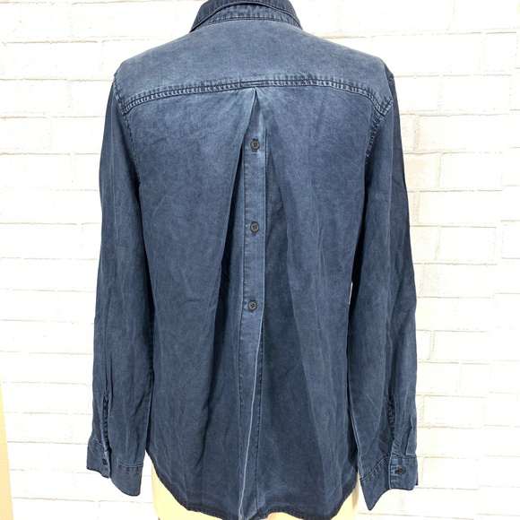 Cloth & Stone L/S V-Neck Button-Down Denim Shirt - Picture 2 of 7